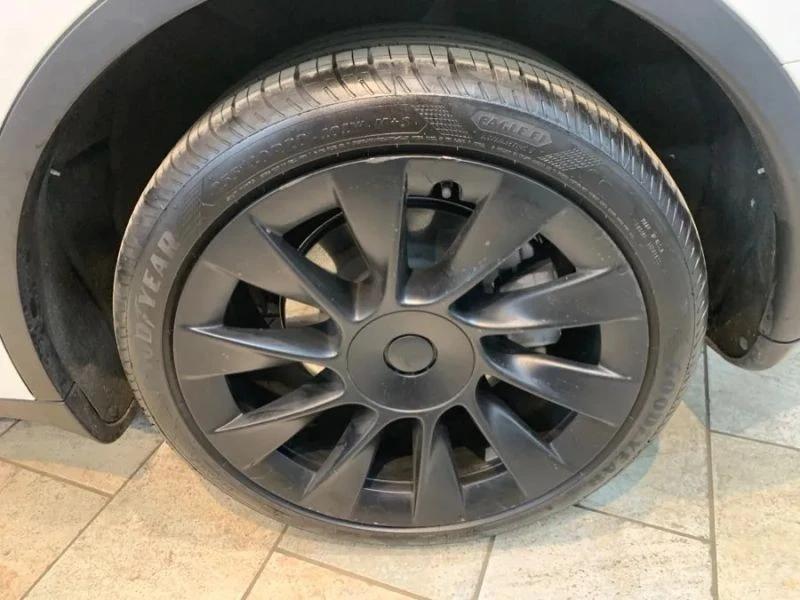 2022 Tesla Model Y - Image 11 of 12