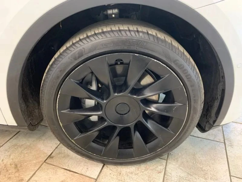 2022 Tesla Model Y - Image 9 of 12