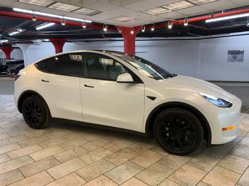2022 Tesla Model Y - Image 8 of 12