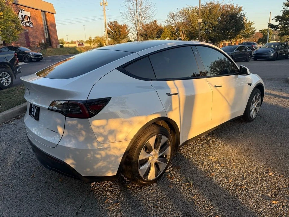 2022 Tesla Model Y - Image 4 of 11