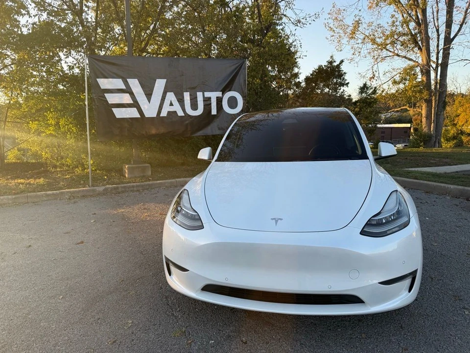 2022 Tesla Model Y - Image 2 of 11
