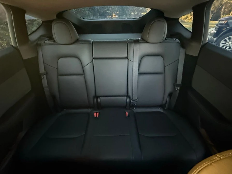 2022 Tesla Model Y - Image 10 of 11