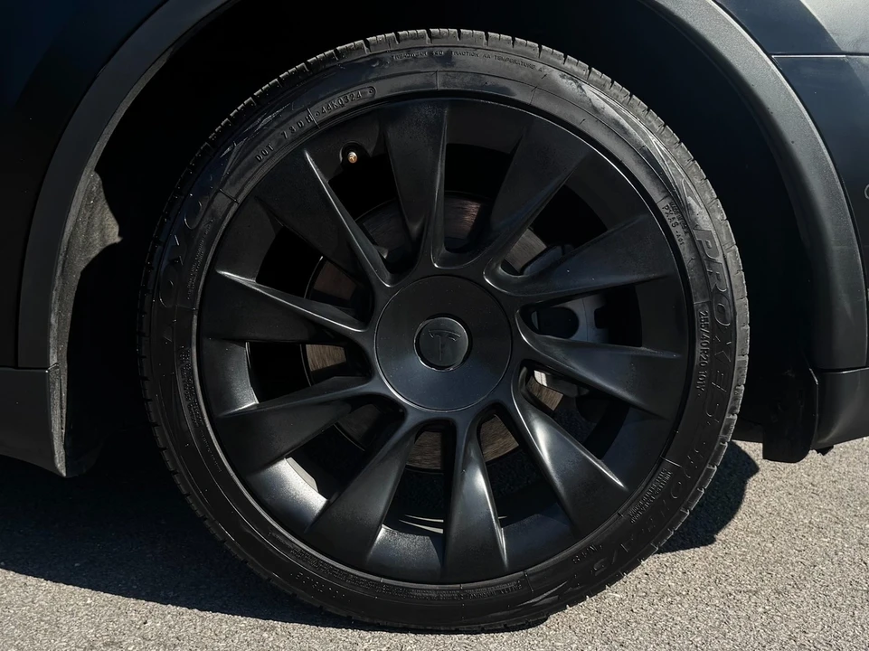 2022 Tesla Model Y - Image 10 of 12