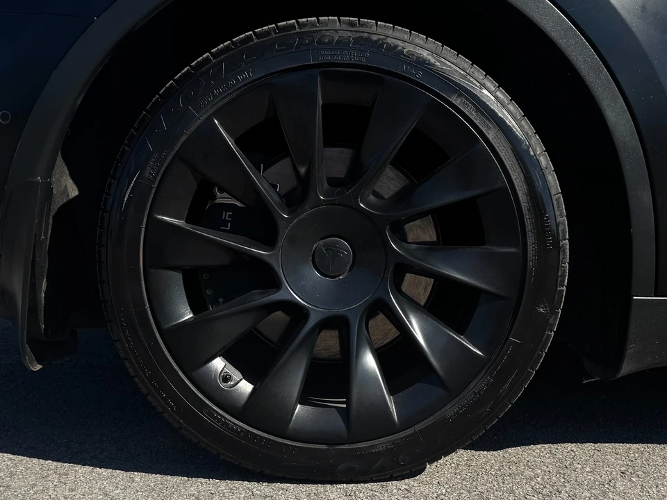 2022 Tesla Model Y - Image 11 of 12