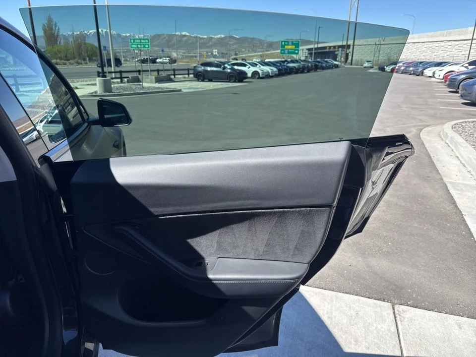 2022 Tesla Model Y - Image 18 of 21