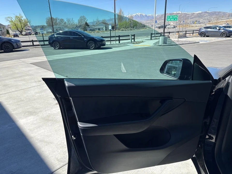 2022 Tesla Model Y - Image 11 of 21