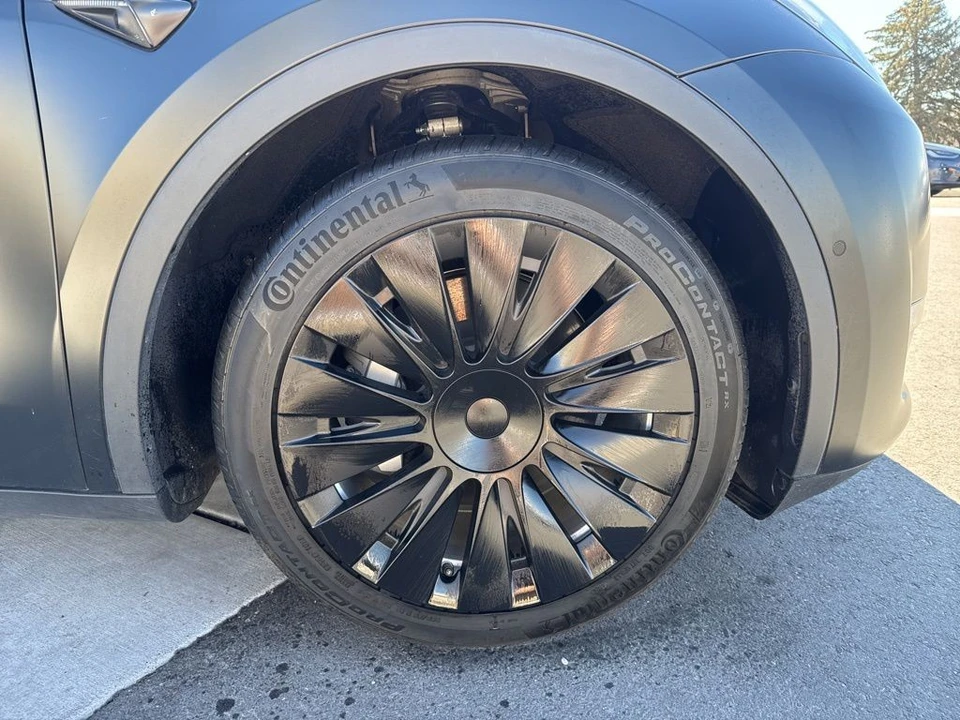2022 Tesla Model Y - Image 10 of 21