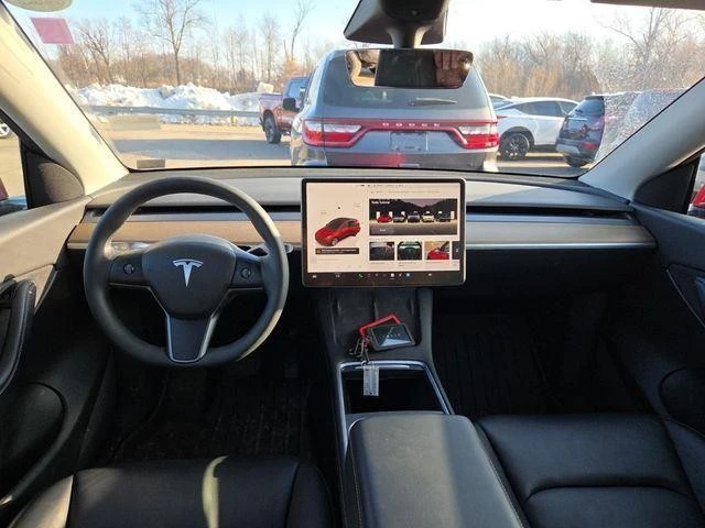 2022 Tesla Model Y - Image 8 of 10