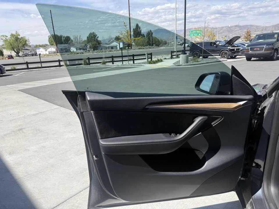 2022 Tesla Model Y - Image 11 of 21