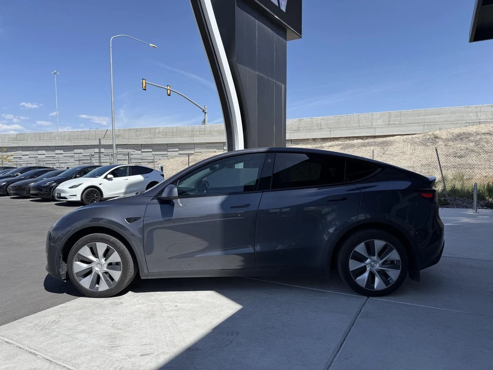 2022 Tesla Model Y - Image 5 of 21