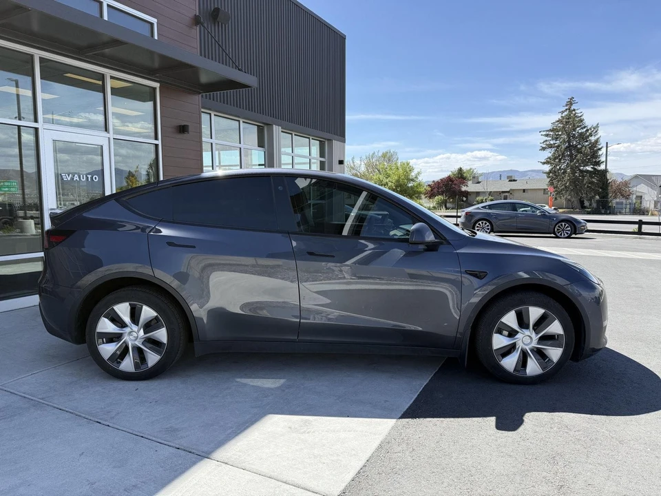 2022 Tesla Model Y - Image 9 of 21