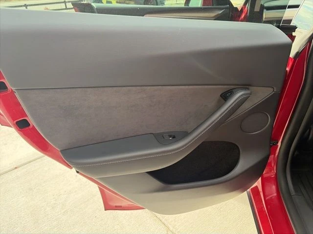 2022 Tesla Model Y - Image 14 of 21