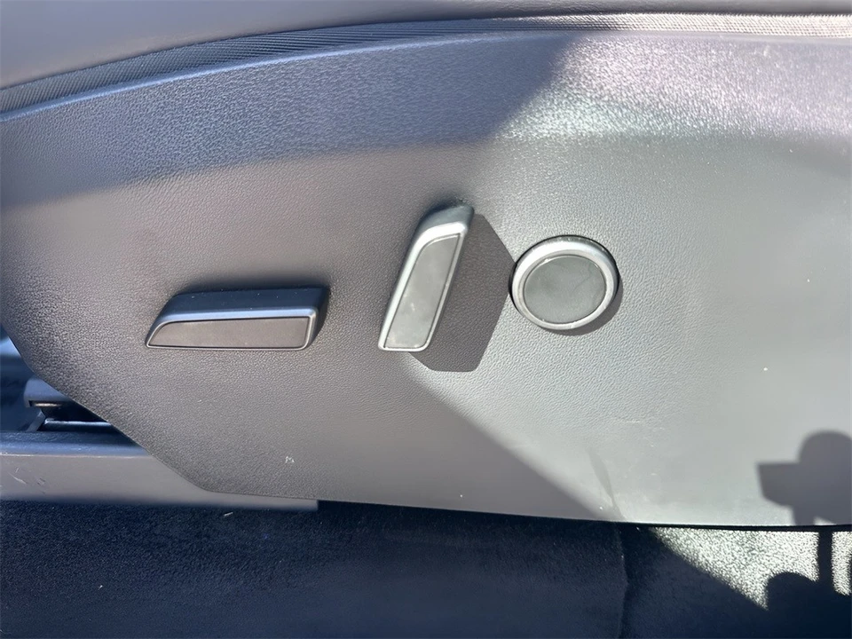 2022 Tesla Model Y - Image 10 of 12