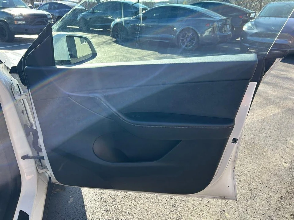 2022 Tesla Model Y - Image 12 of 17