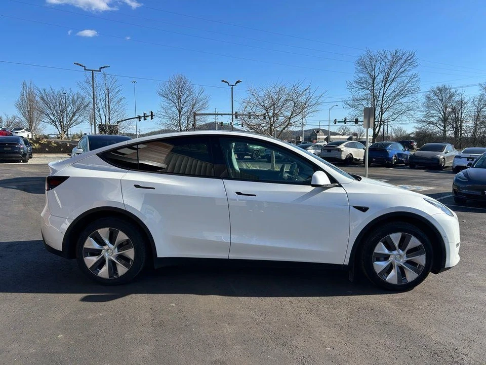 2022 Tesla Model Y - Image 4 of 17