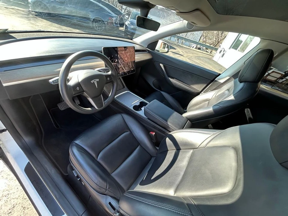 2022 Tesla Model Y - Image 15 of 17