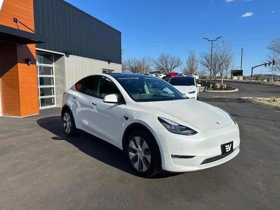 2022 Tesla Model Y - Image 3 of 17
