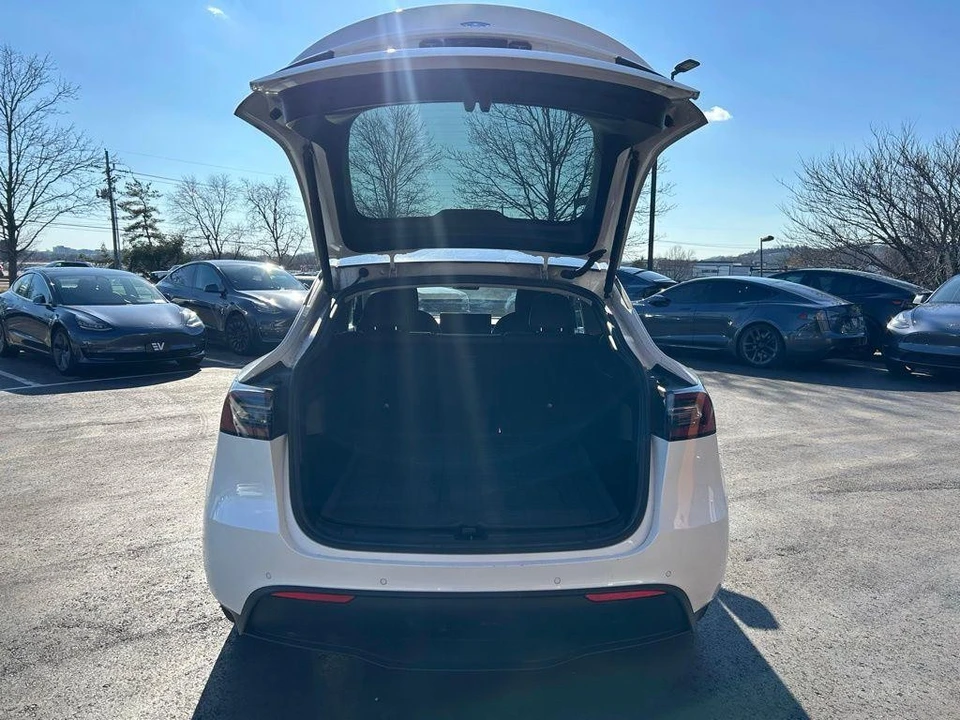2022 Tesla Model Y - Image 7 of 17