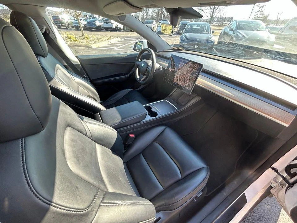 2022 Tesla Model Y - Image 13 of 17