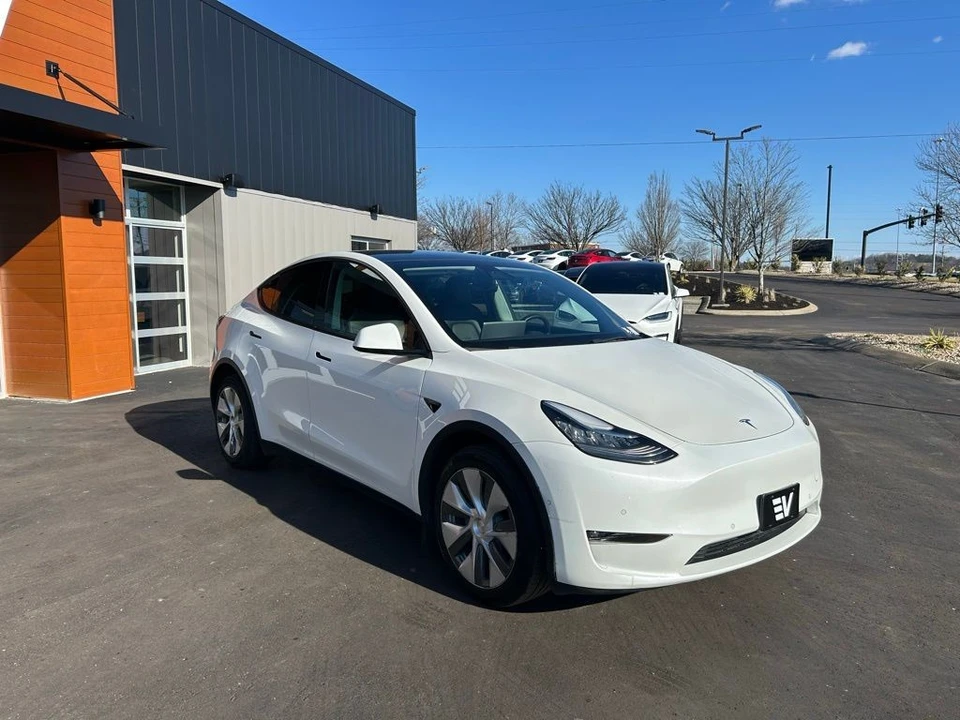 2022 Tesla Model Y - Image 3 of 17