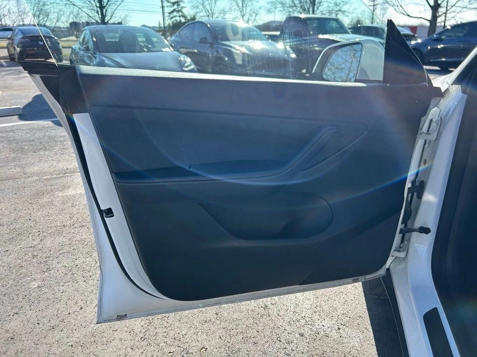 2022 Tesla Model Y - Image 14 of 17