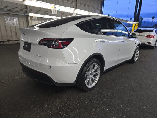 2022 Tesla Model Y - Image 2 of 7