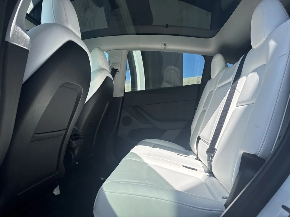 2022 Tesla Model Y - Image 16 of 21