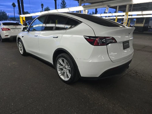 2022 Tesla Model Y - Image 3 of 7