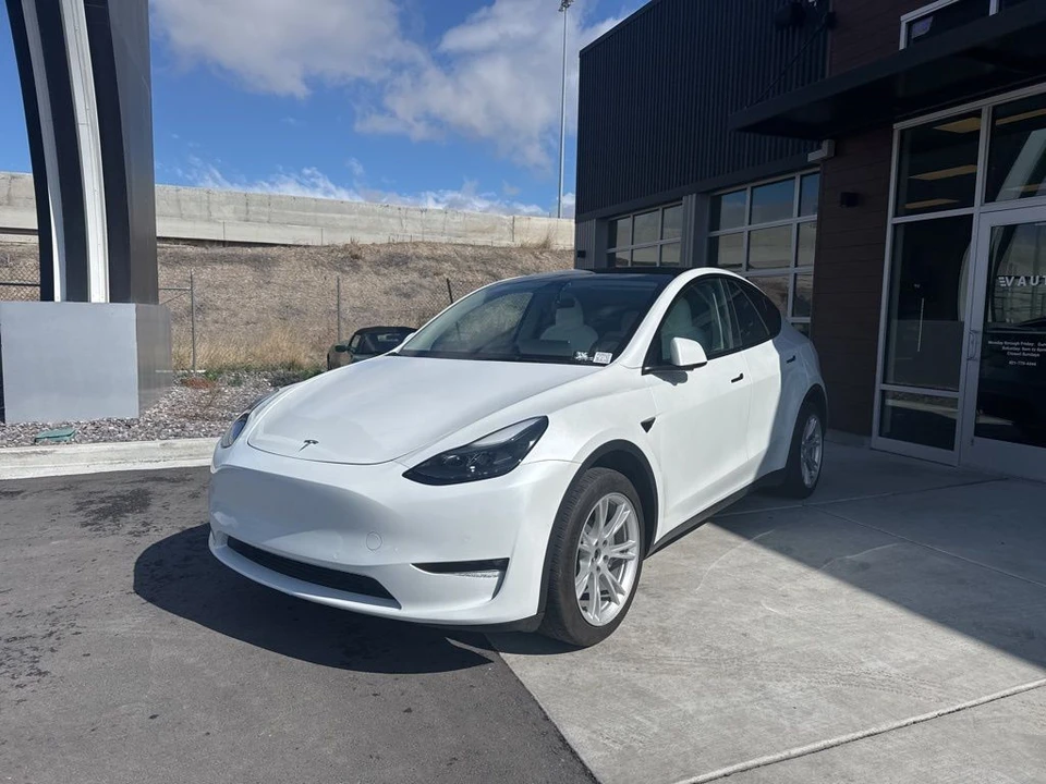2022 Tesla Model Y - Image 4 of 21