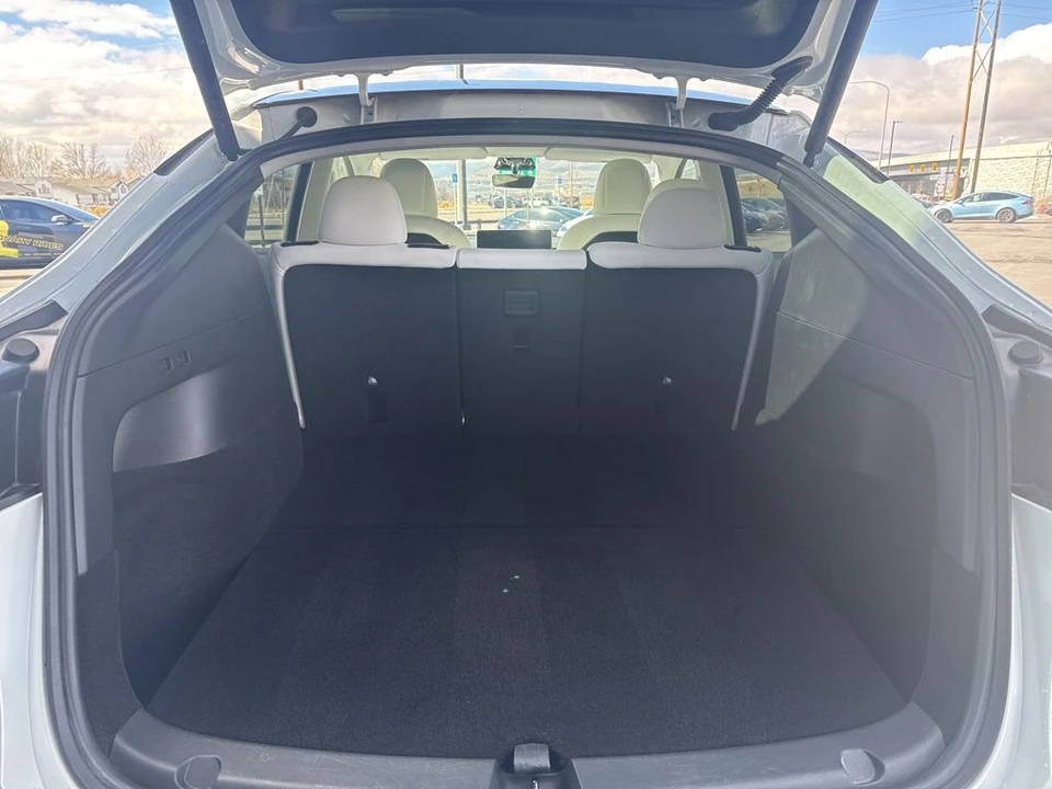 2022 Tesla Model Y - Image 17 of 21