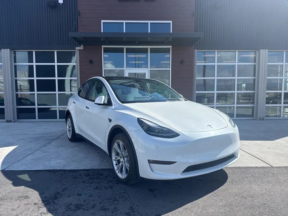 2022 Tesla Model Y - Image 2 of 21