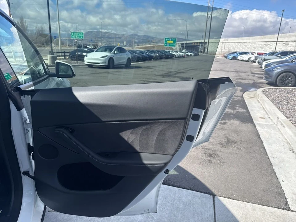 2022 Tesla Model Y - Image 18 of 21
