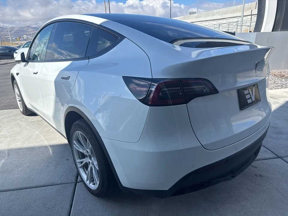 2022 Tesla Model Y - Image 6 of 21