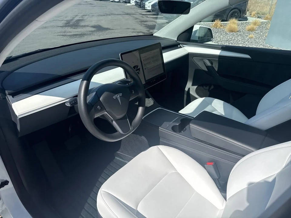 2022 Tesla Model Y - Image 12 of 21