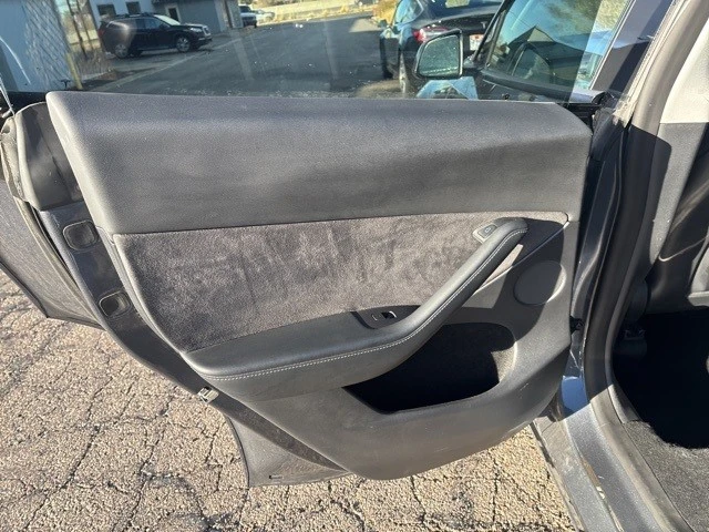 2022 Tesla Model Y - Image 16 of 21