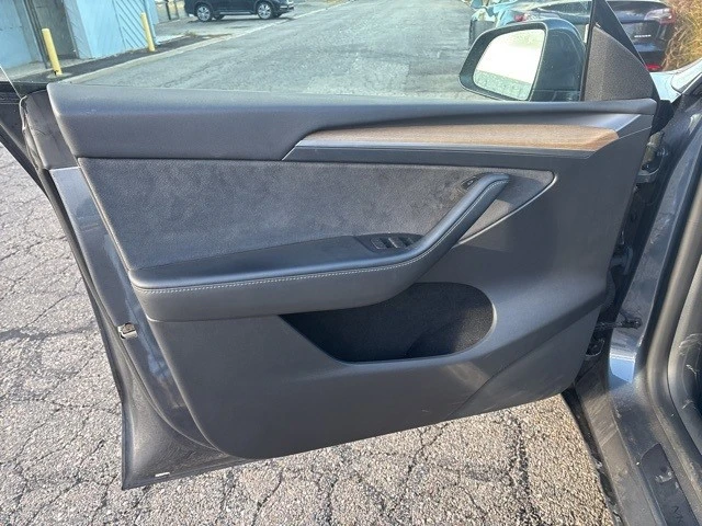 2022 Tesla Model Y - Image 12 of 21