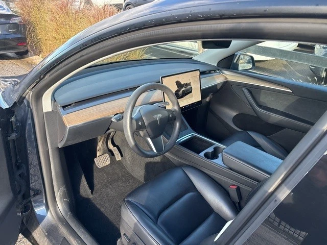 2022 Tesla Model Y - Image 14 of 21