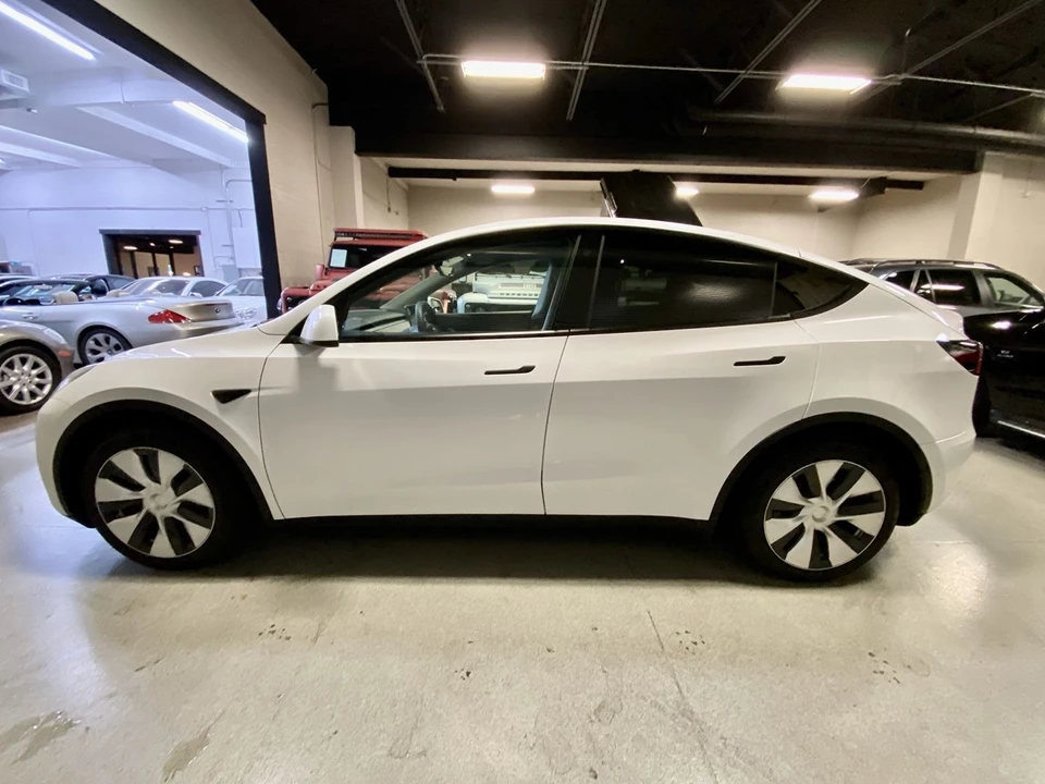 2022 Tesla Model Y - Image 8 of 21