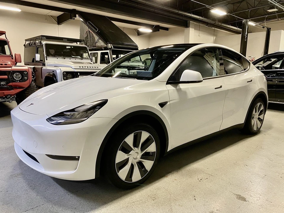 2022 Tesla Model Y - Image 9 of 21