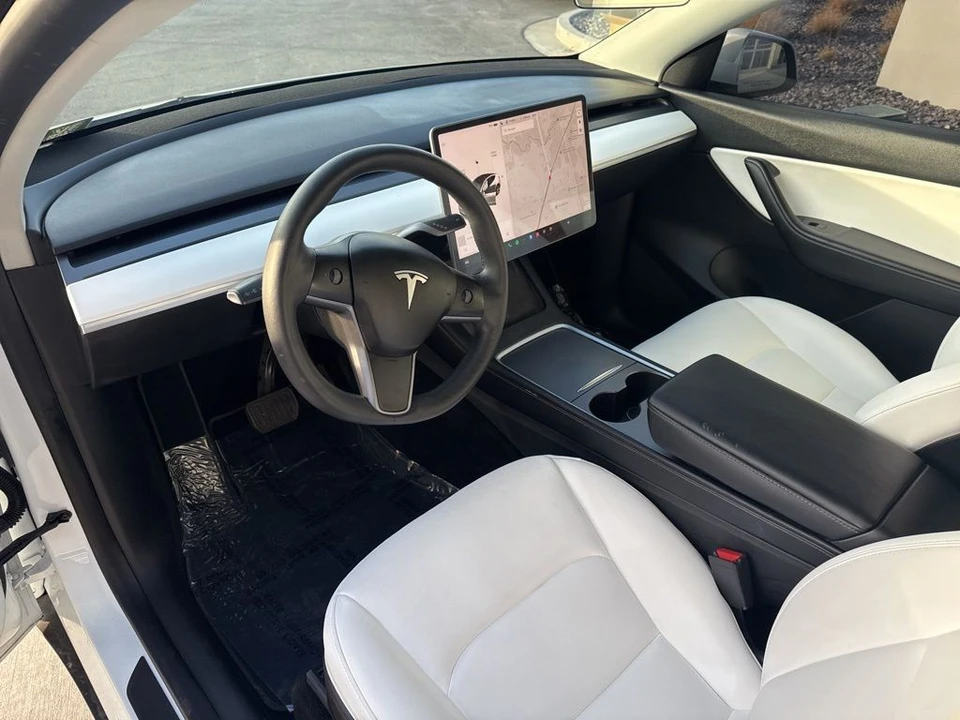 2022 Tesla Model Y - Image 11 of 21
