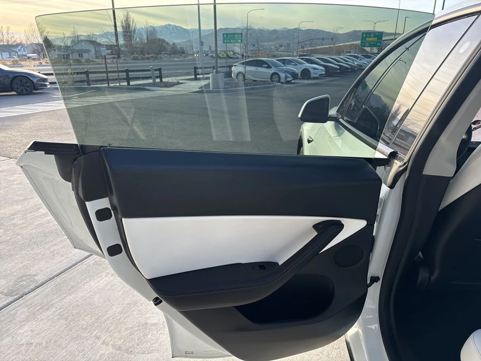 2022 Tesla Model Y - Image 13 of 21