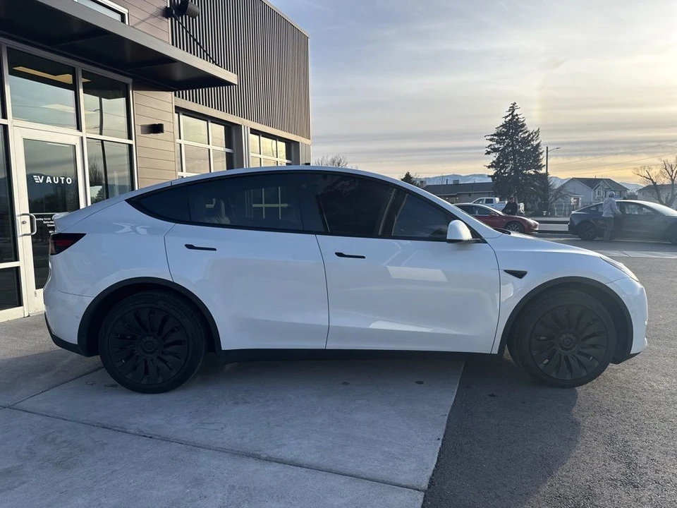 2022 Tesla Model Y - Image 8 of 21