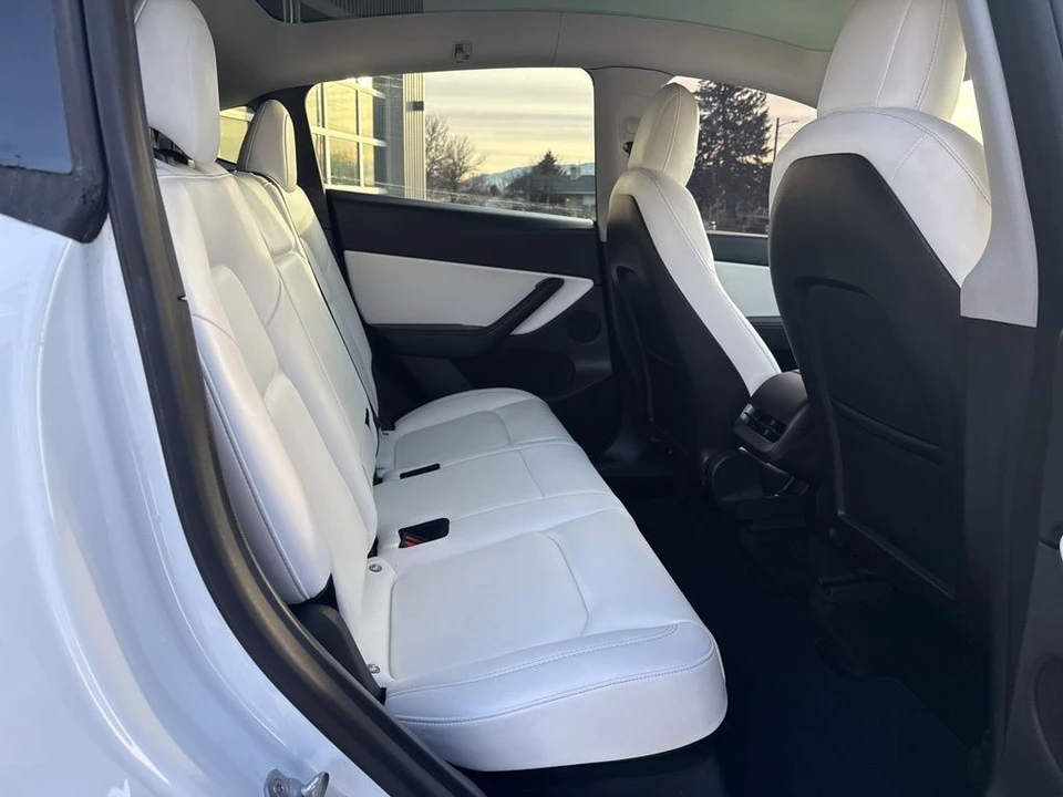 2022 Tesla Model Y - Image 19 of 21