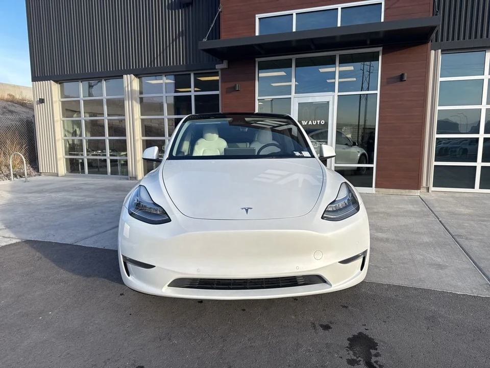 2022 Tesla Model Y - Image 2 of 21
