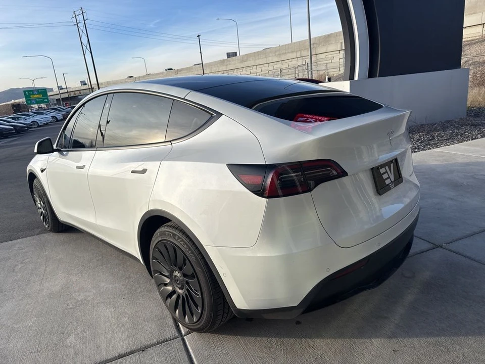 2022 Tesla Model Y - Image 5 of 21