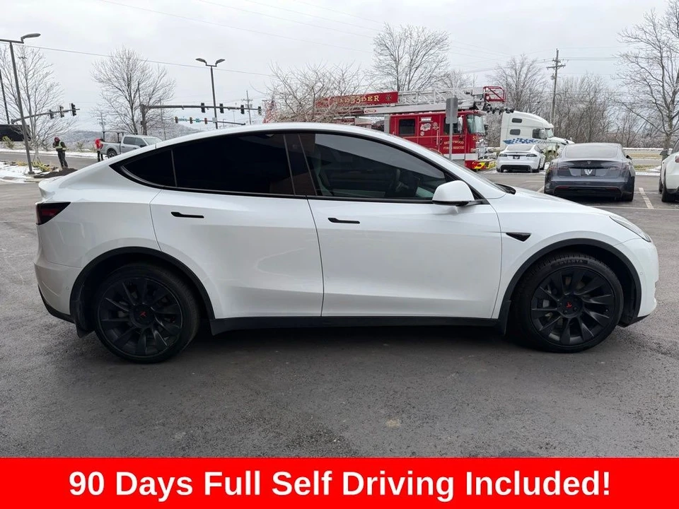 2022 Tesla Model Y - Image 4 of 15