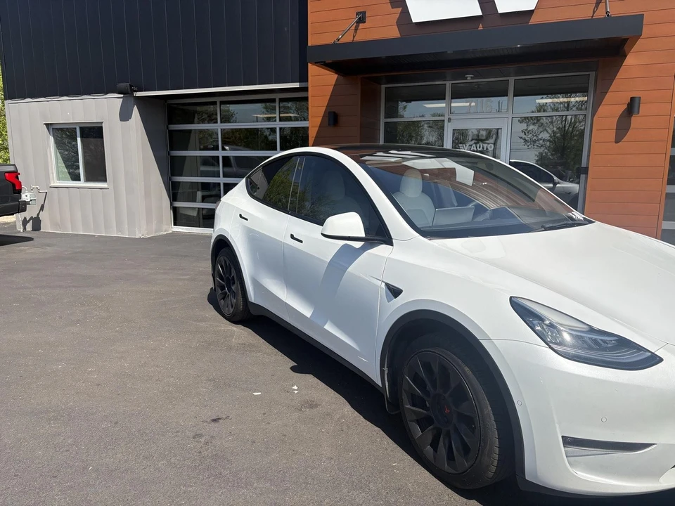 2022 Tesla Model Y - Image 2 of 17