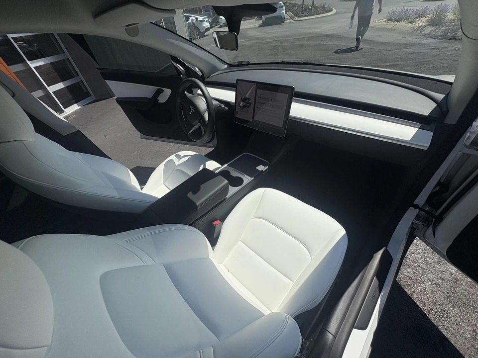 2022 Tesla Model Y - Image 15 of 17