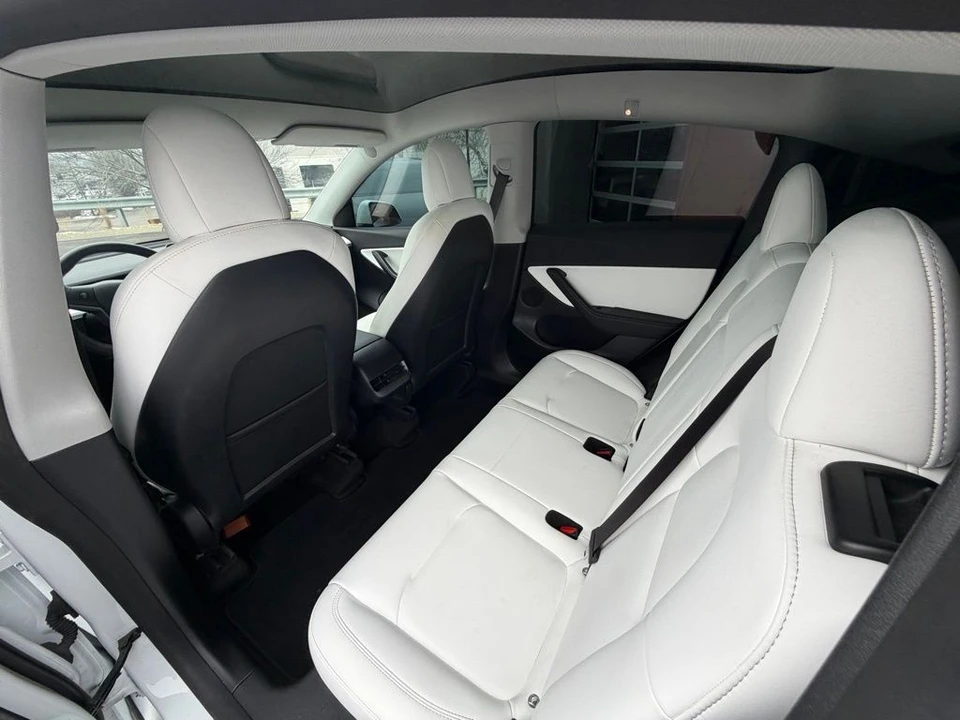 2022 Tesla Model Y - Image 10 of 15