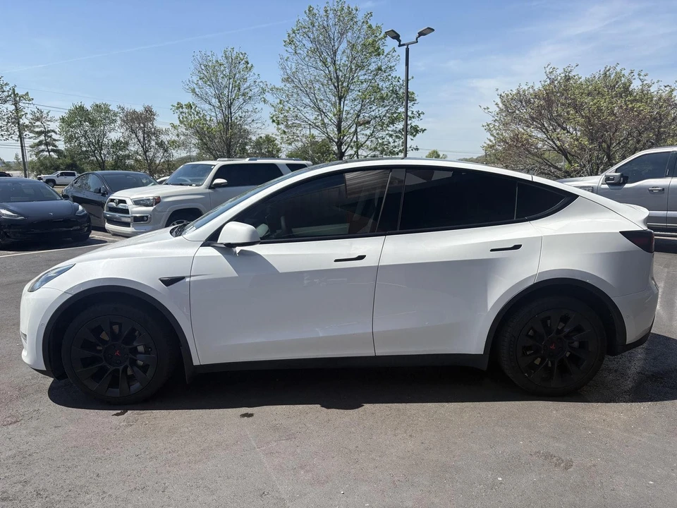 2022 Tesla Model Y - Image 4 of 17